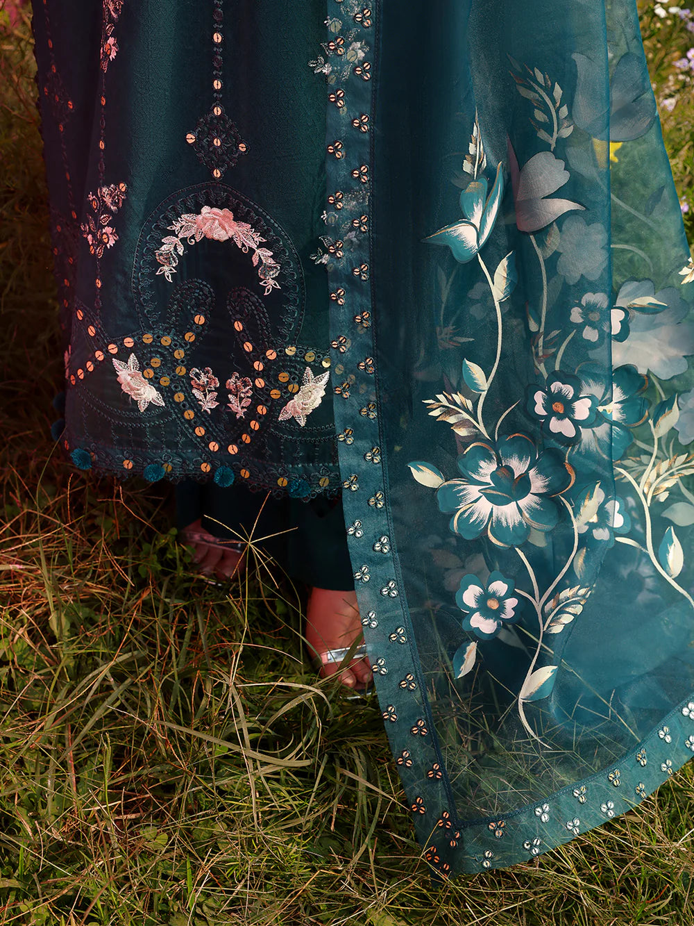 Sadaf Fawad Khan Siraa Embroidered Lawn Unstitched 3Pc Suit D08-B KOI